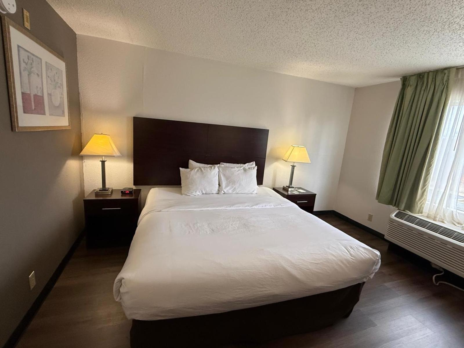 Quality Inn Newark Exterior photo